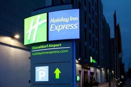 Holiday Inn Express Airport - 38