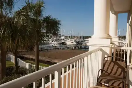 Courtyard Charleston Waterfront - 41