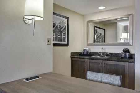 Embassy Suites - 46