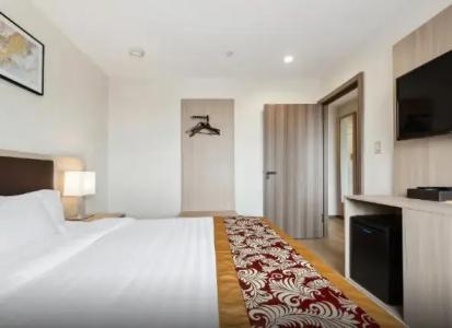 Ramada by Wyndham Flushing - 41