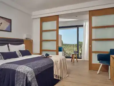 Cavo Orient Beach & Suites - 83