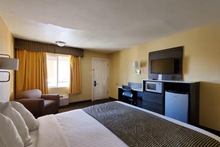 Ramada by Wyndham East - 23