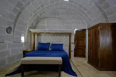 Holiday Cave - 110