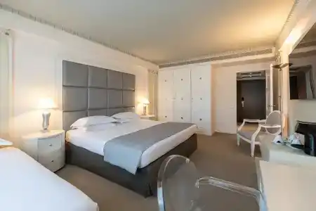 Njv Athens Plaza - 40