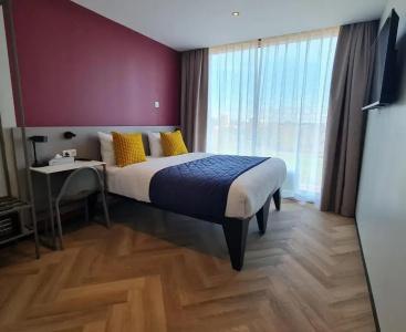 New Century Amsterdam - 8