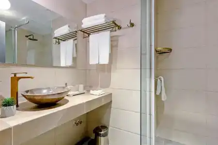 Ramada by Wyndham Tbilisi Old City - 29