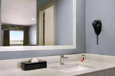 Super 8 by Wyndham Houston/Dtwn/I-610 - 28