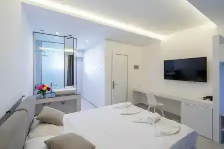 Lardos Bay - 54