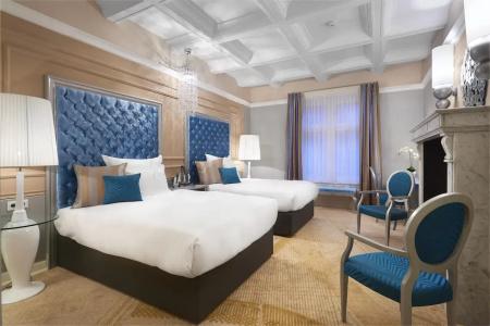 Aria Budapest by Library Collection - 64