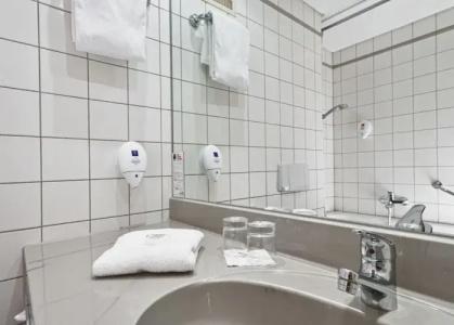 Ramada by Wyndham Dresden - 34