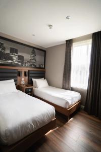 London Court - 35