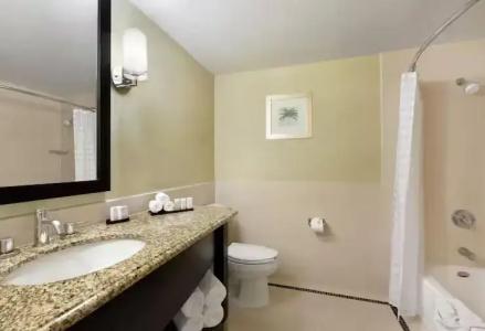 Embassy Suites Los Angeles - 32
