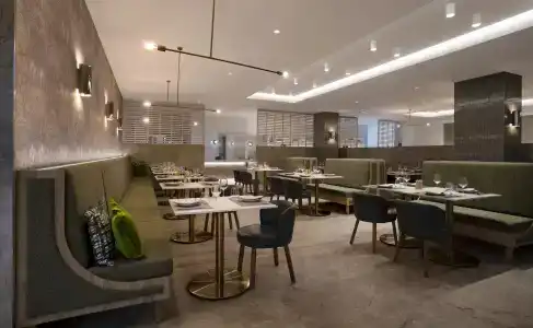 Hilton - 23