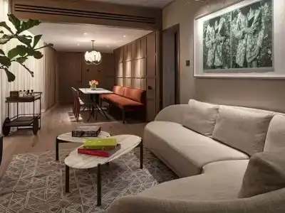 The Londoner - 49
