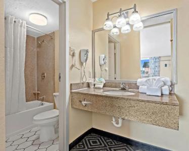 Days Inn by Wyndham Orlando Near Millenia Mall - 38