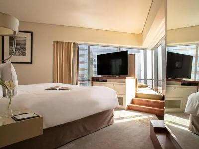 Jumeirah Emirates Towers - 81