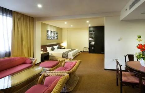 Royal (SG Clean, Staycation Approved) - 61