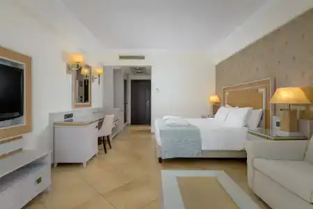 La Marquise Luxury Resort Complex - 46