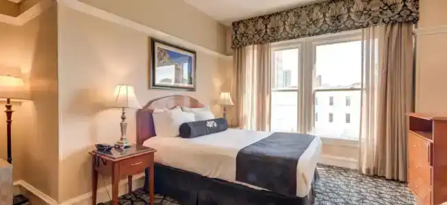 Gaslamp Plaza Suites - 37