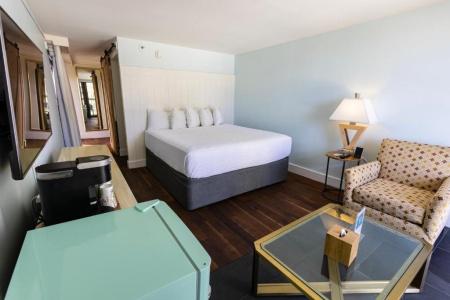 LaCroix Waikiki - 35