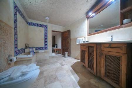 Holiday Cave - 38