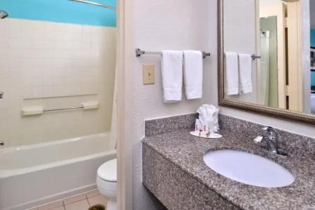 Howard Johnson Houston Heights - Downtown - 16