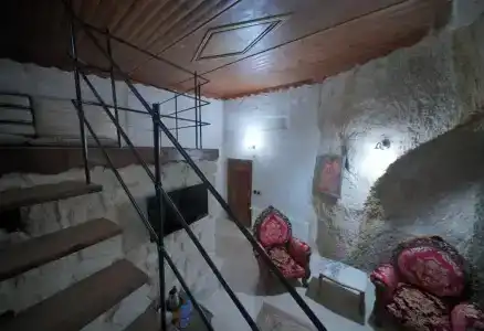 Holiday Cave - 80