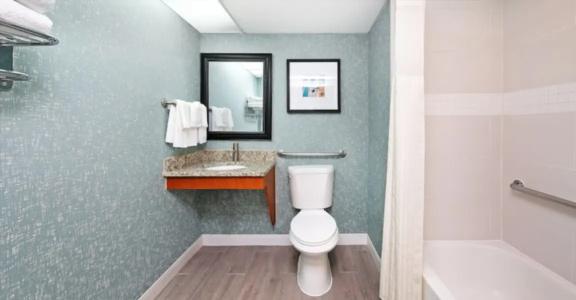 DoubleTree by Hilton Virginia Beach - 43