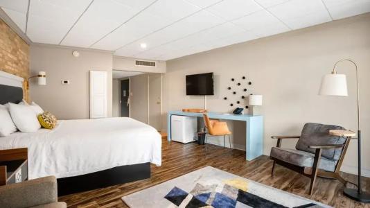 Riverwalk Plaza - 118