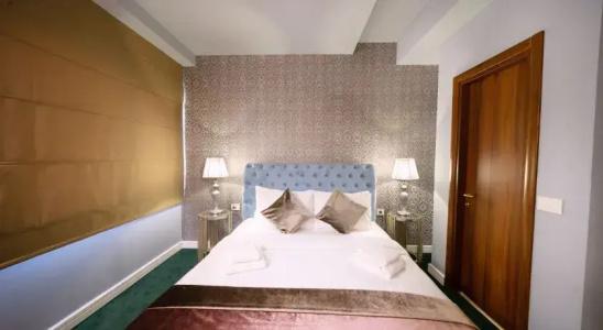 Phoenicia Comfort - 54