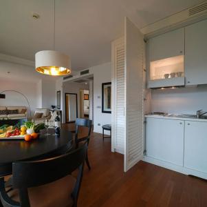 Pisa Tower Plaza - 86