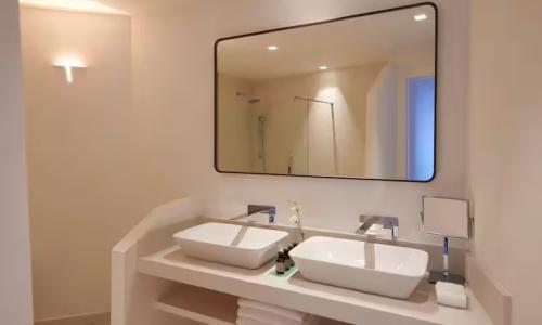 Baia Di Chia Resort Sardinia, Curio Collection By Hilton - 57