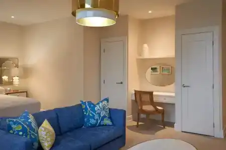 Hilton - 108