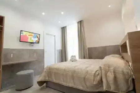 H. G. Boutique Toledo Napoli Centro - 63