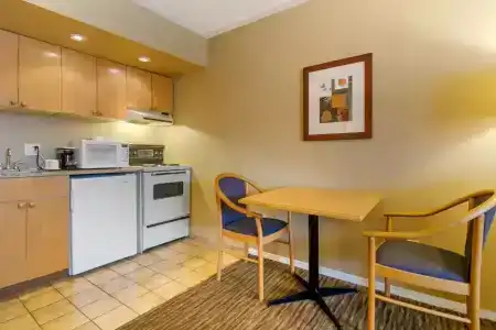 Econo Inn & Suites - - 45