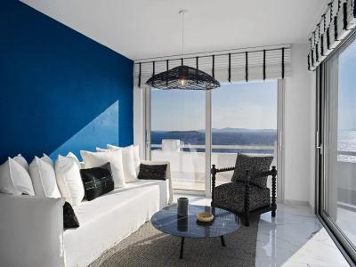 Kouros & Suites - 99