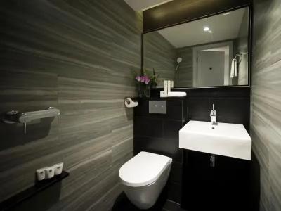 Venue The Lily - Sg Clean - 27