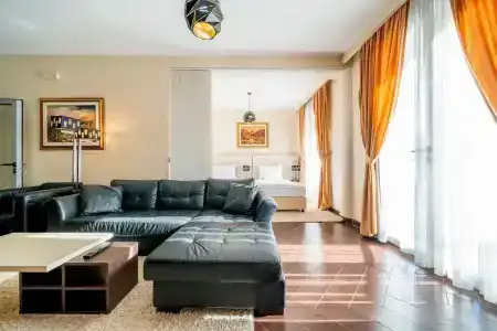 Alexandar Lux - 45