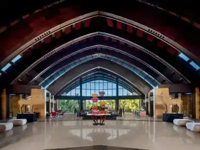 Pullman Oceanview Sanya Bay Resort & Spa - 1