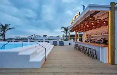 Gran Flamingo-Adults Only - 23