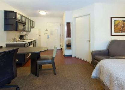 Sonesta Simply Suites Charlotte University - 35