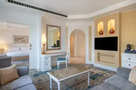 Habtoor Grand Resort, Autograph Collection - 11