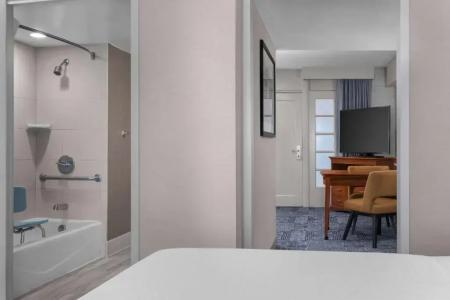 Embassy Suites by Hilton - 54