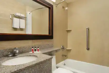Days Inn by Wyndham Long Island City - 14