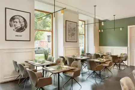 Das Jedermann Boutiquemit Stadtgarten - 33