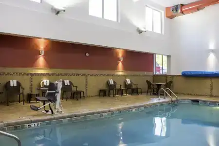 Comfort Inn & Suites - 18