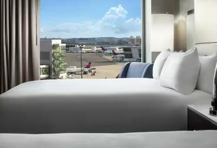 Hilton Boston Logan Airport - 33