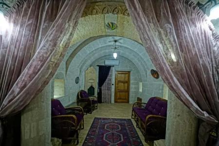Holiday Cave - 125