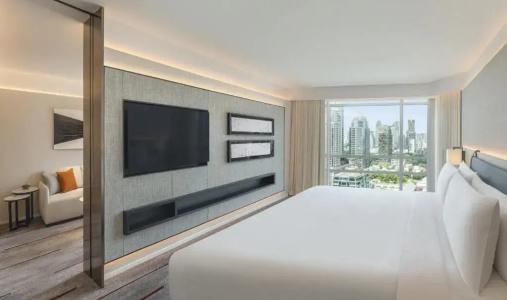 DoubleTree by Hilton Bangkok Ploenchit - 60
