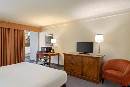 Baymont by Wyndham - Intl Speedway - 29